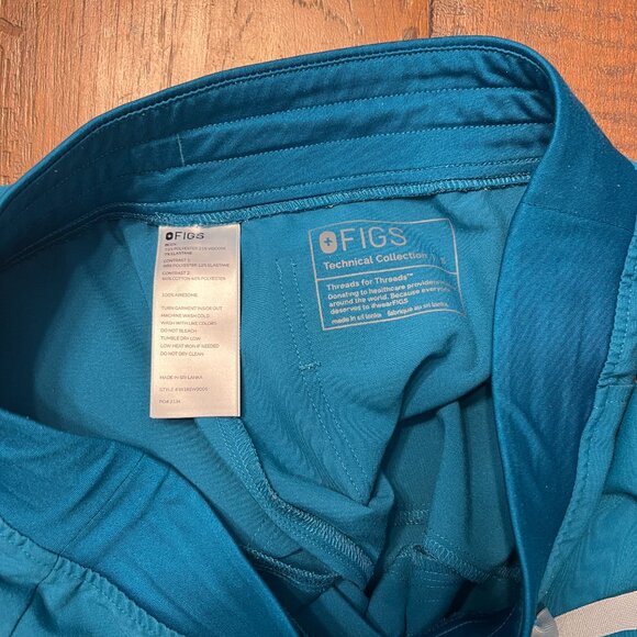 FIGS Pacific Blue Scrub Set (M/S) - Picture 3 of 9